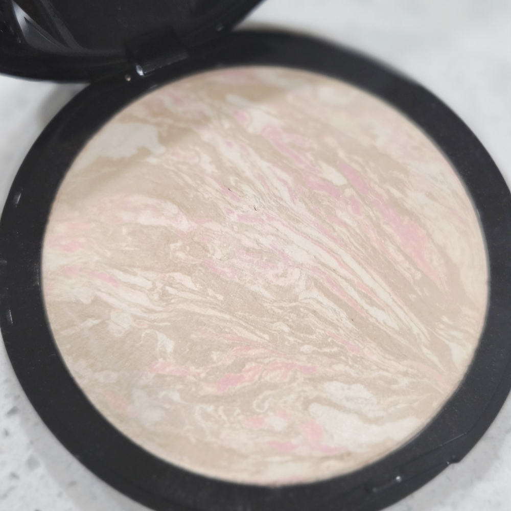 Laura Geller Baked Balance-n-Brighten Color Correcting Foundation PORECELAIN